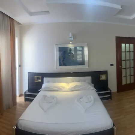 F C Apartment *